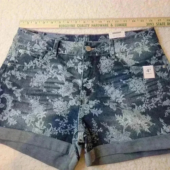 Time And Tru Shorts Womens 12 Denim Floral New Stretch 4" Inseam Mid Rise - Picture 11 of 13